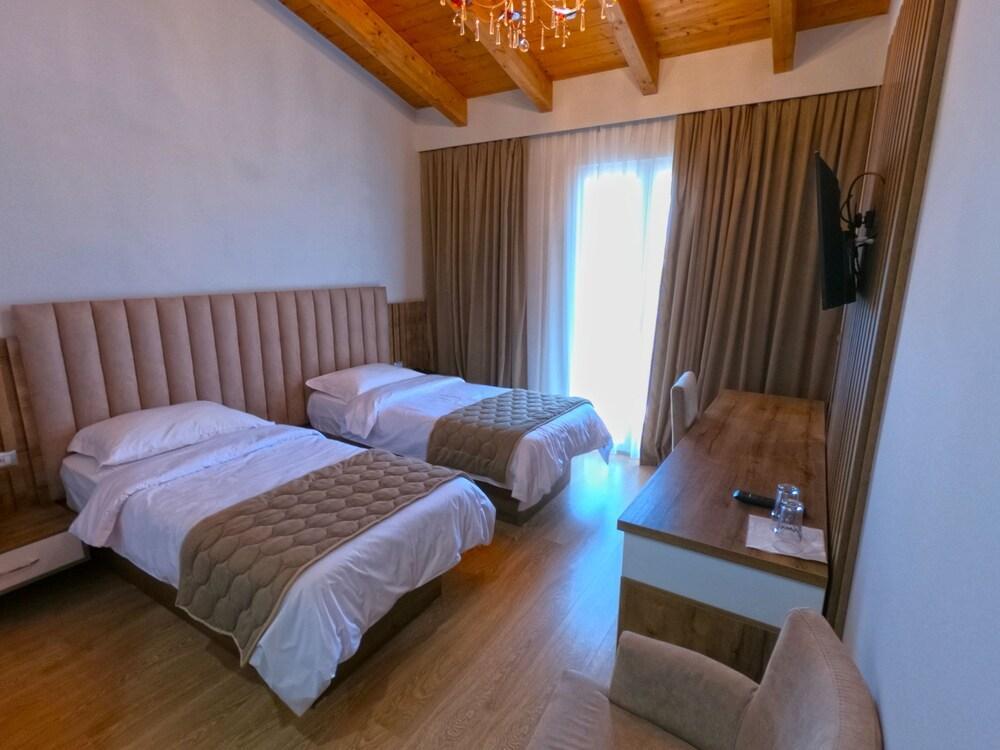 Gardenland Resort Bushat Bagian luar foto