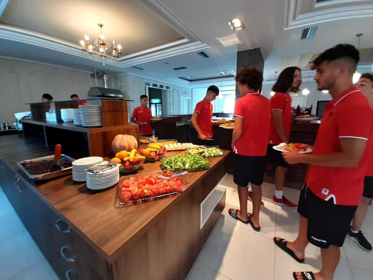 Gardenland Resort Bushat Bagian luar foto