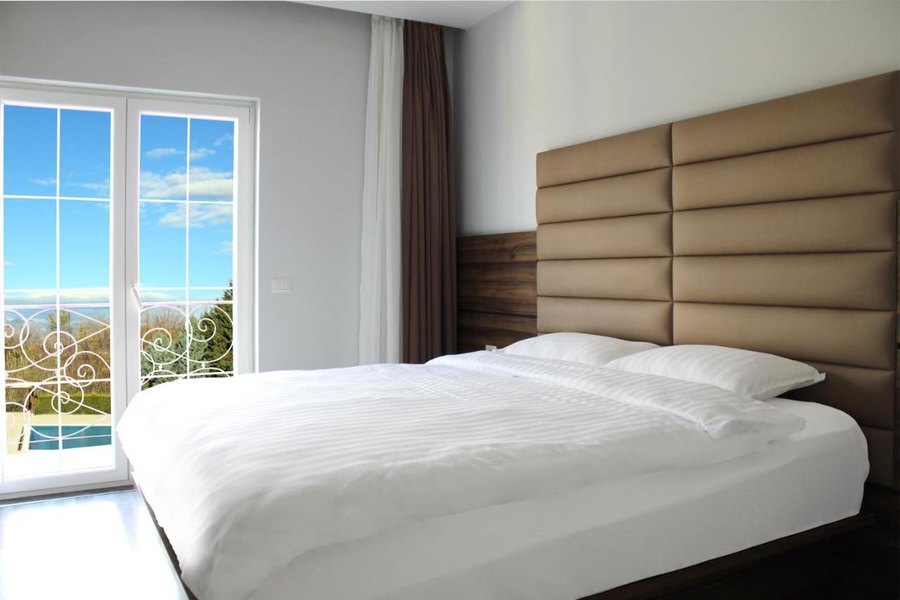 Gardenland Resort Bushat Bagian luar foto