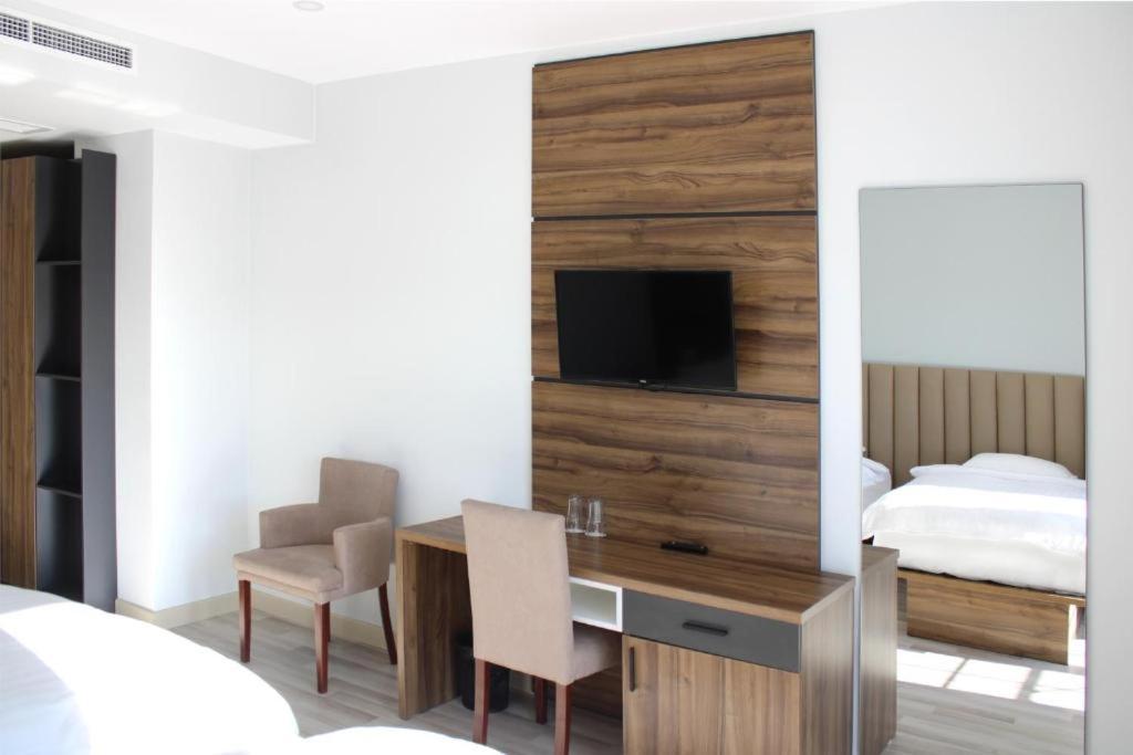 Gardenland Resort Bushat Bagian luar foto