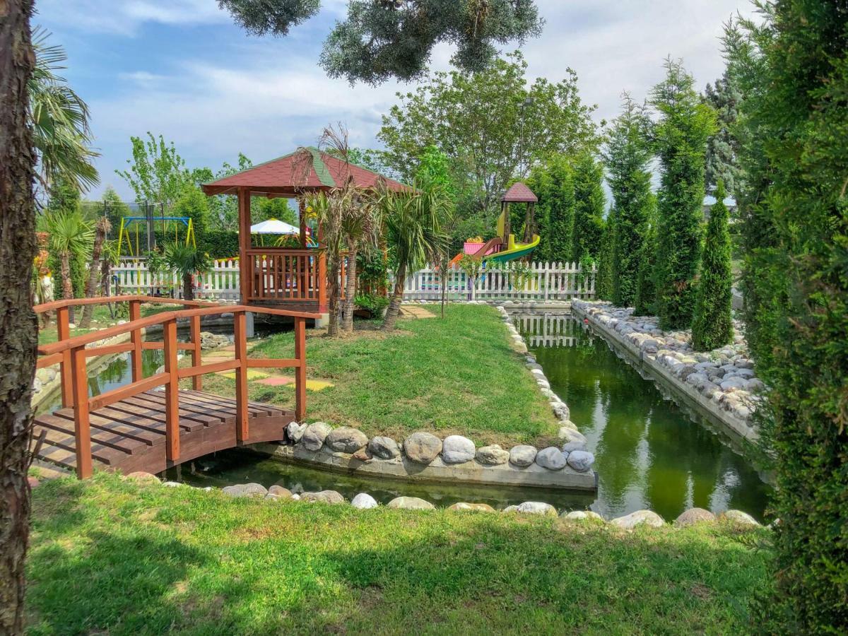 Gardenland Resort Bushat Bagian luar foto